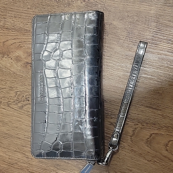 Michael Kors Clutch - Picture 1 of 11